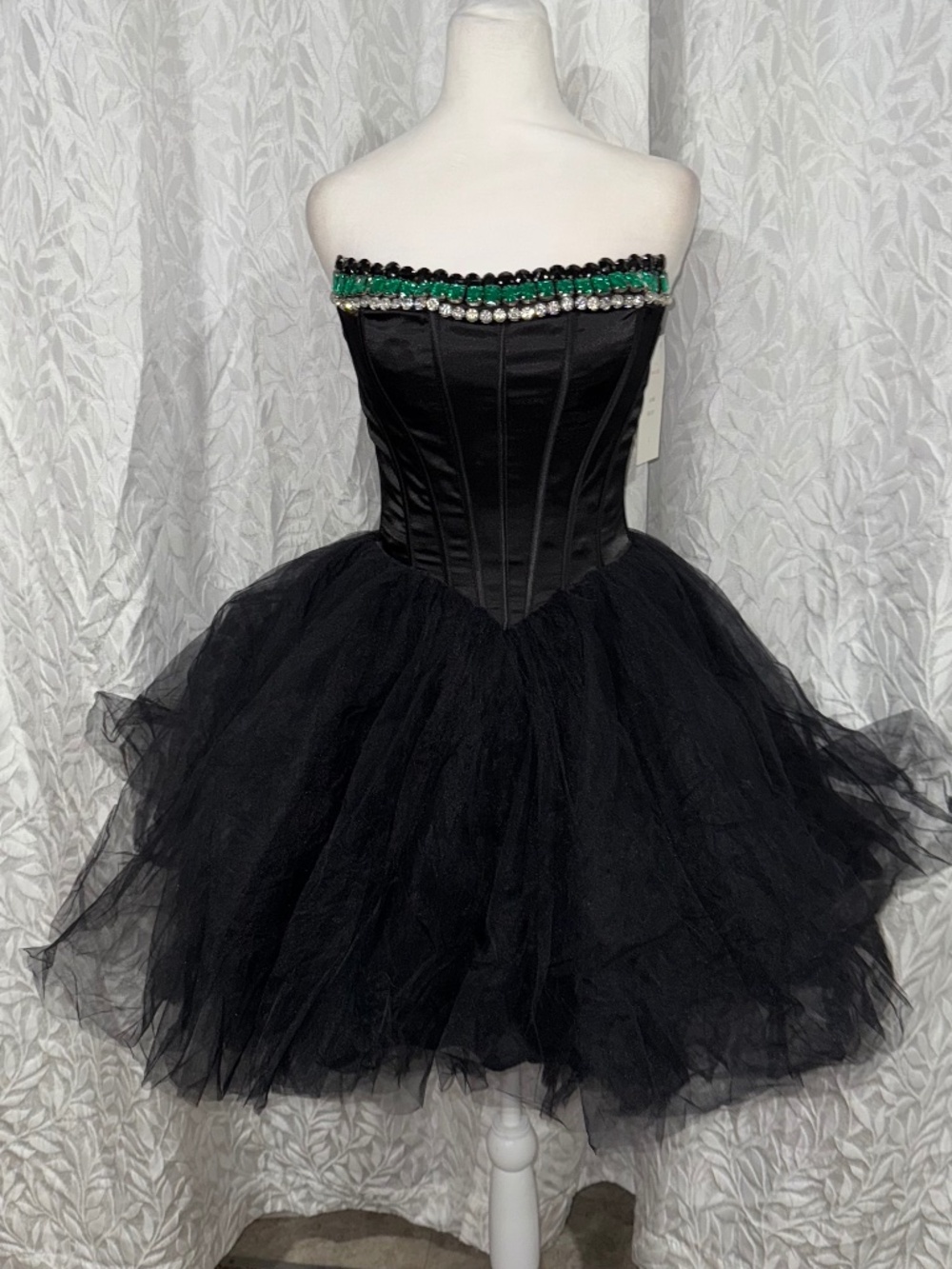 strapless sherri hill fit to flair size 2 black with green diamonds formal dress